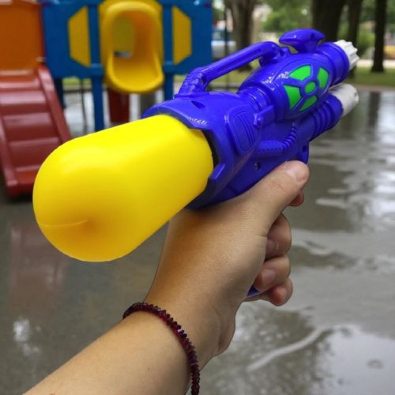 Водяний пістолет 