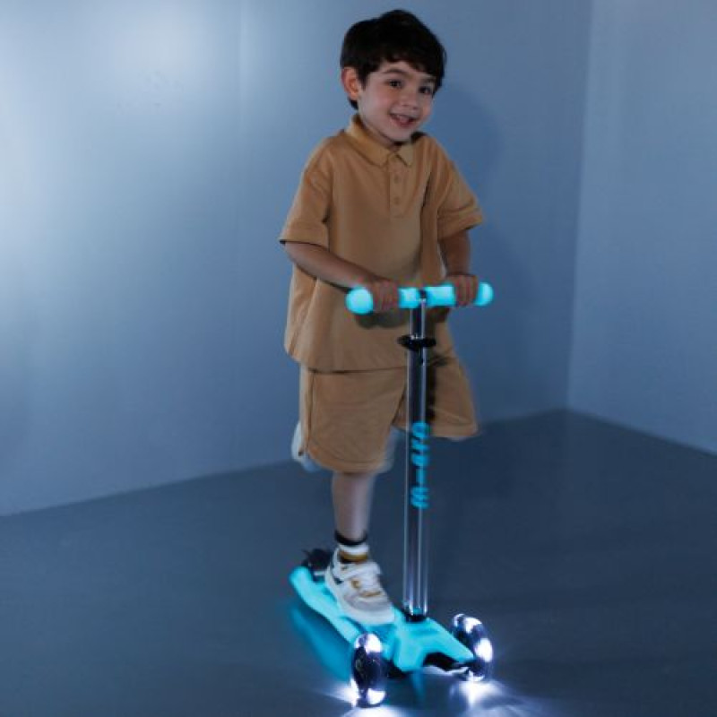 Самокат Micro серії Maxi Deluxe Glow LED – Синій кришталь